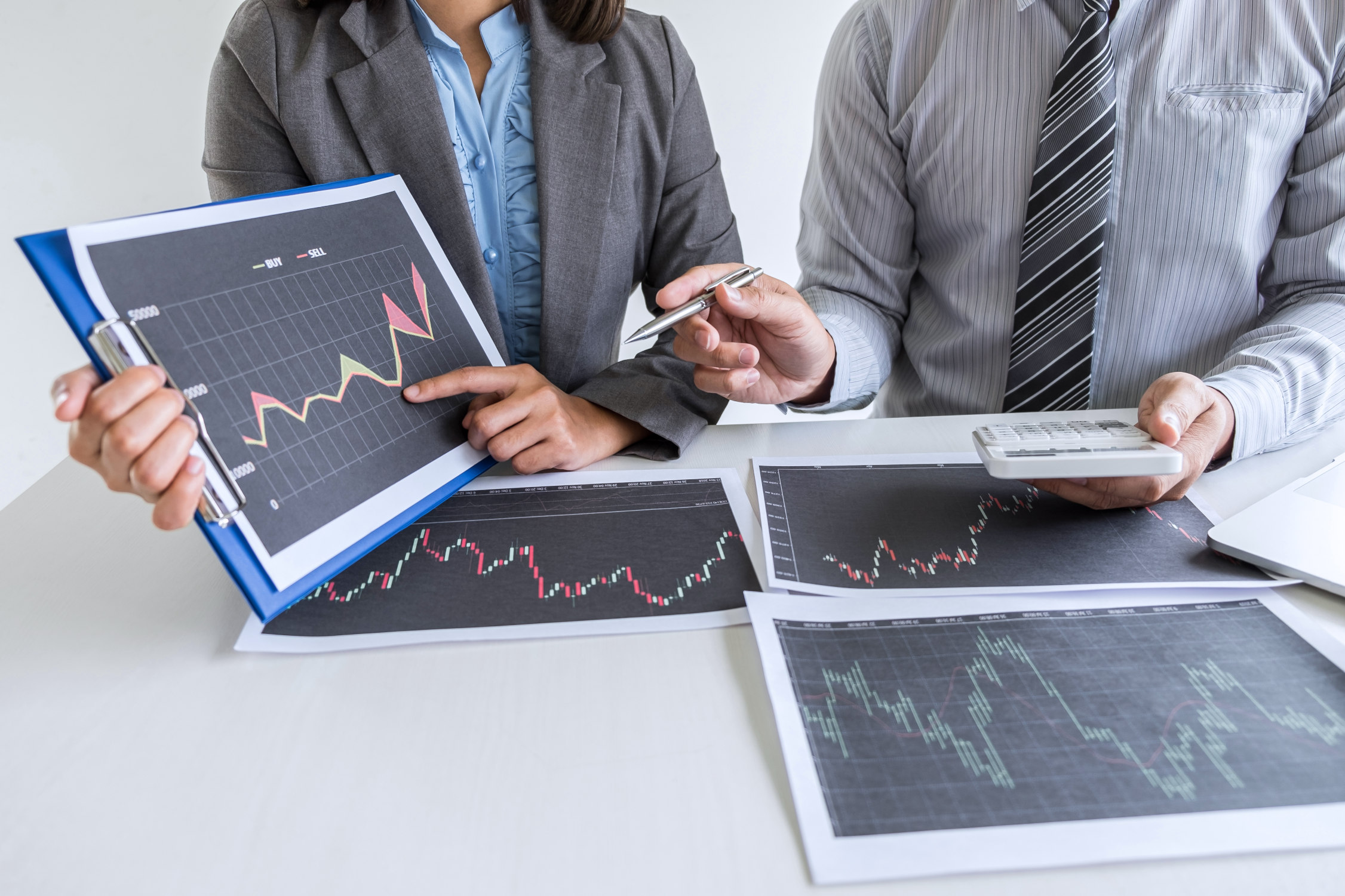 A Guide to Technical Analysis: Differences between Fundamental Vs. Technical