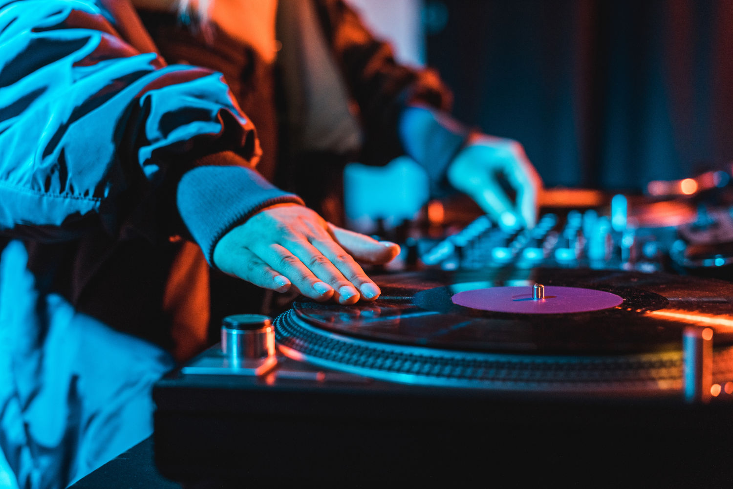 Audio-Technica AT-LP120XUSB-BK: The Turntable That Makes Your Beats Breathe Fire!
