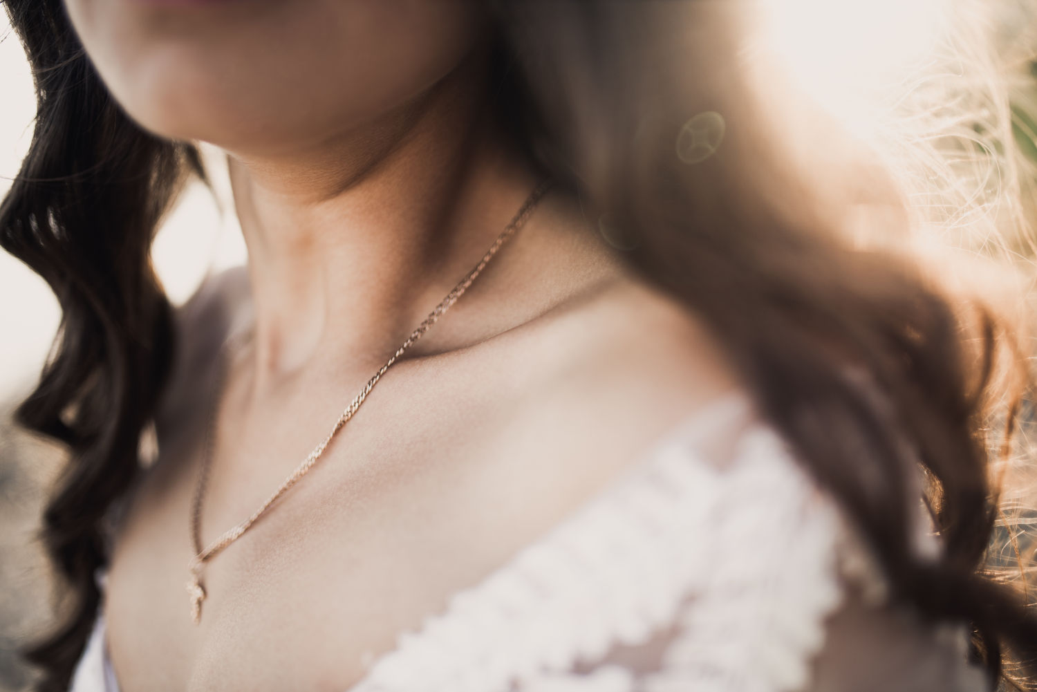 Kendra Scott Elisa Pendant Necklace: Your Everyday Touch of Elegance!