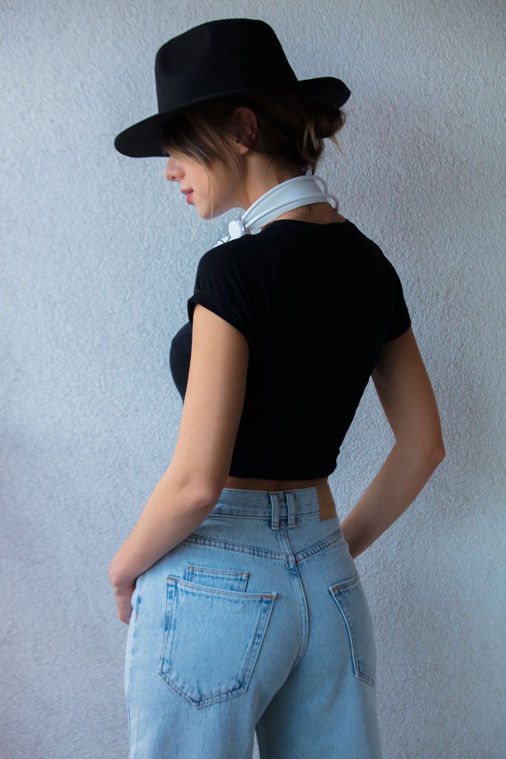 Knot Your Average Top: The KIRUNDO Cross Wrap Crop, Where Style Meets Sizzle