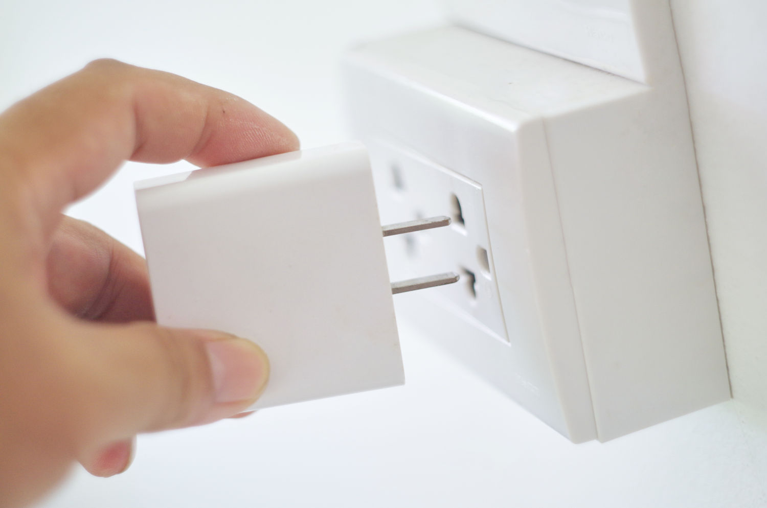 Power Up and Organize: The Wall Outlet Extender, Your Home's Smart Hub