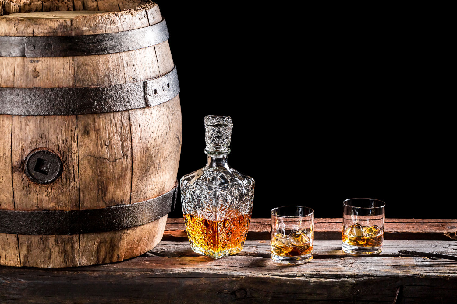 PONPUR Whiskey Decanter Globe Set: The Ultimate Gift for the Man Who Has Everything