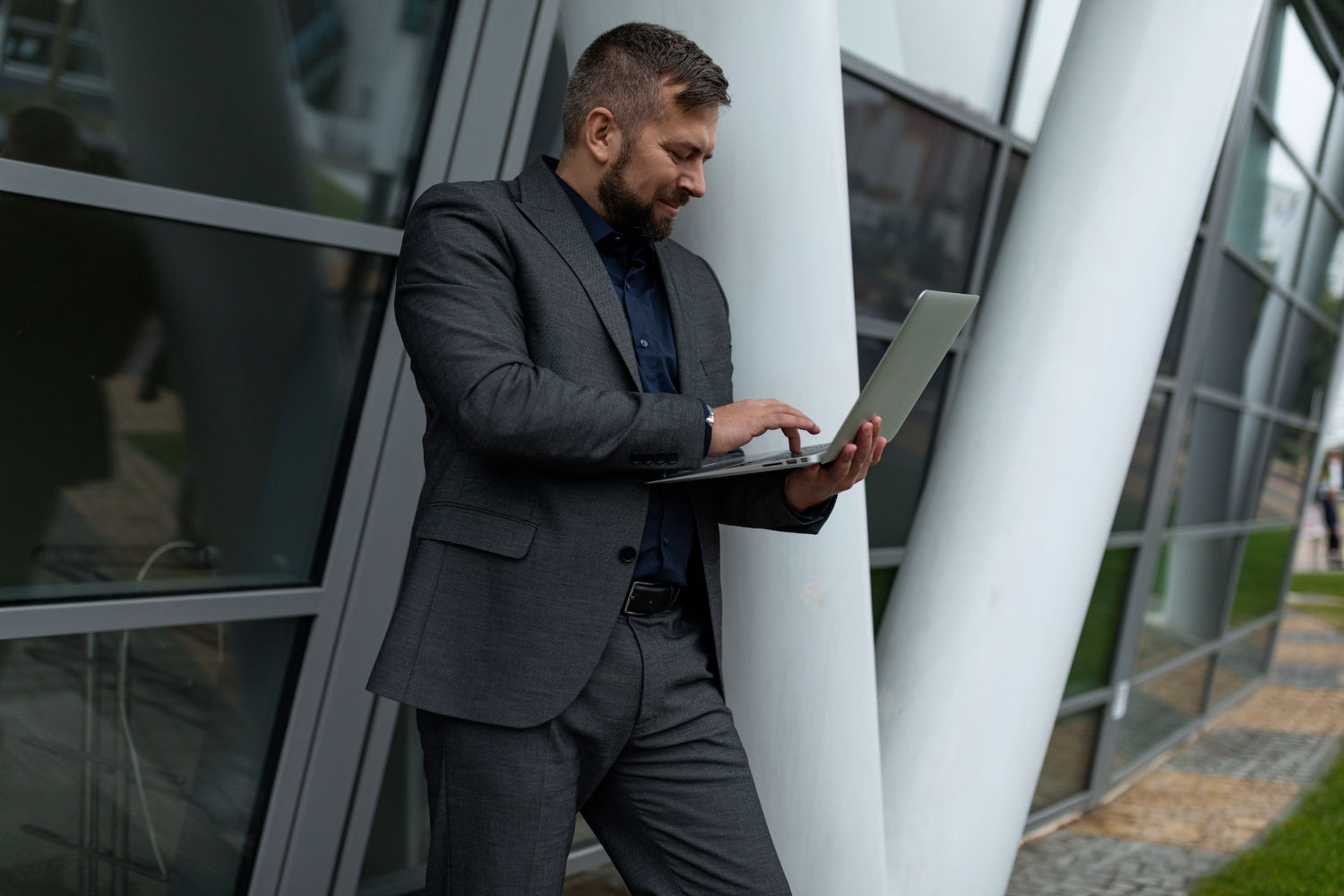 Laptop Shoulder Bag: Your Tech's Best Friend on the Go